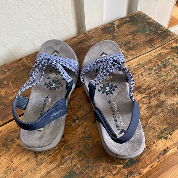 Sketchers Memory Foam Velcro Adjust Heel w/ Stretch foot Straps - Picture 10 of 10